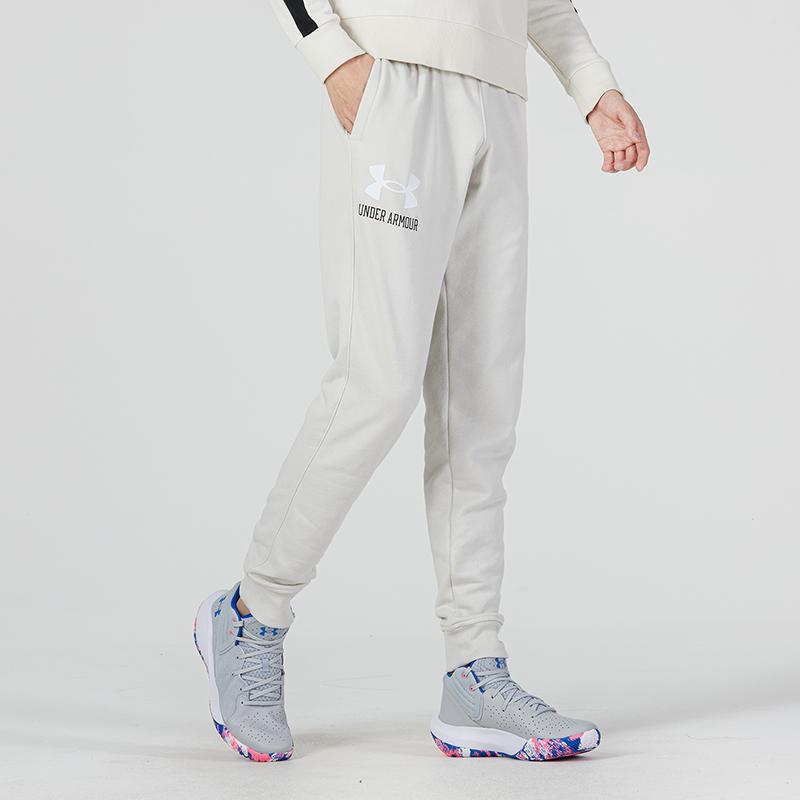 Under Armour Rival Fleece Graphic Jogger Pants Men Bottoms Beige 1373411-110