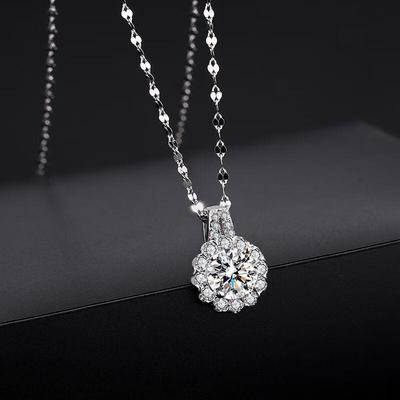 Collana di Lusso Leggero in Moissanite per Donna a Forma di Girasole Catena Clavicolare Design di Nicchia Raffinato