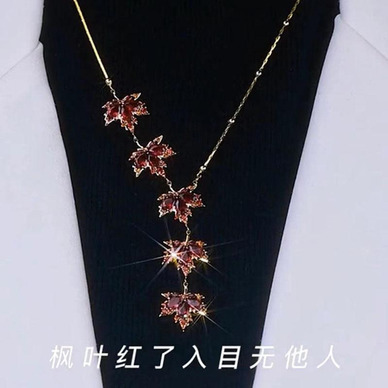Autumn and winter new light luxury maple leaf necklace niche design long sweater chain high-end temperament fashion necklace jewelry