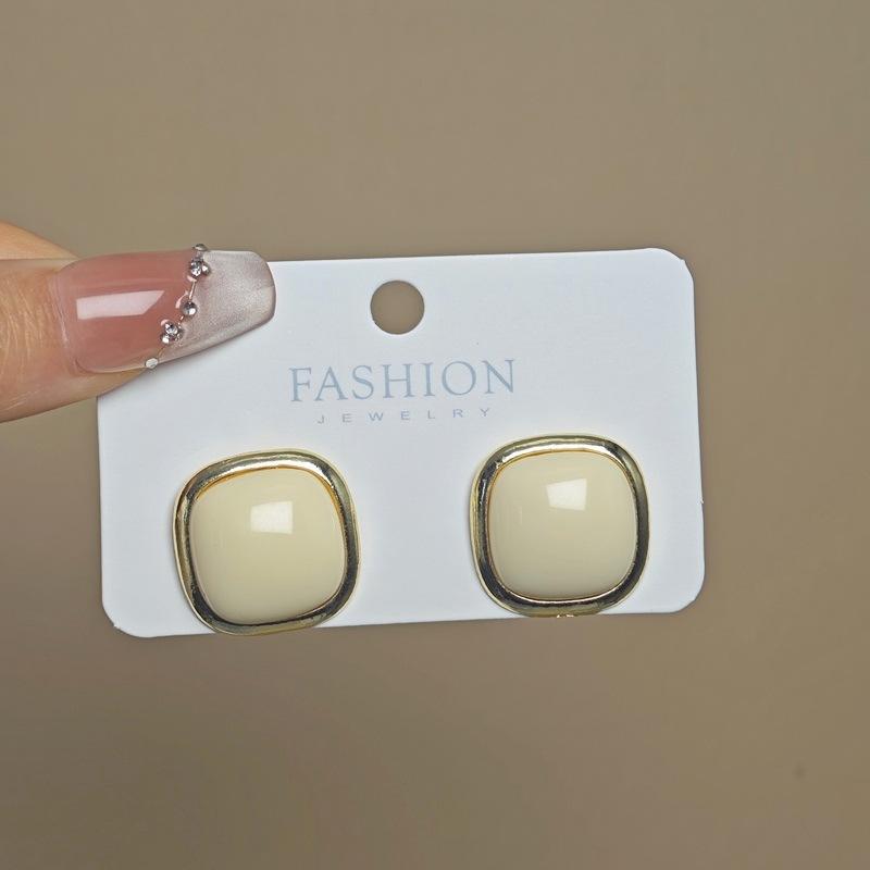 Vintage Fashion Square Pearl Stud Earrings Female Beige Simulated Pearl Earrings for Women Wedding Jewelry