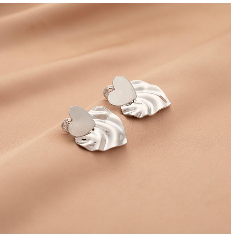 New Metal Heart-shaped Earrings Stylish Mosquito-repellent Holder Without Ear Holes Ear Clips