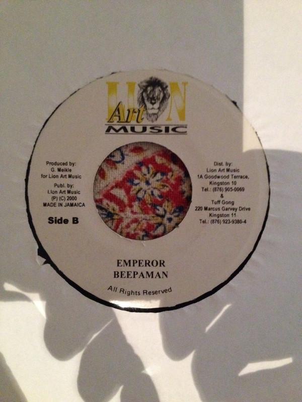 

7inch Record MUZIAH, BEEPAMAN - Nah Bow / Emperor NONE Lion Art Music 2000 Jamaica Reggae, Ska & Dub Used