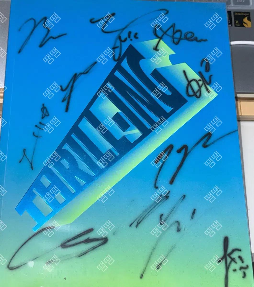 

THE BOYZ Sign-in Album Used
