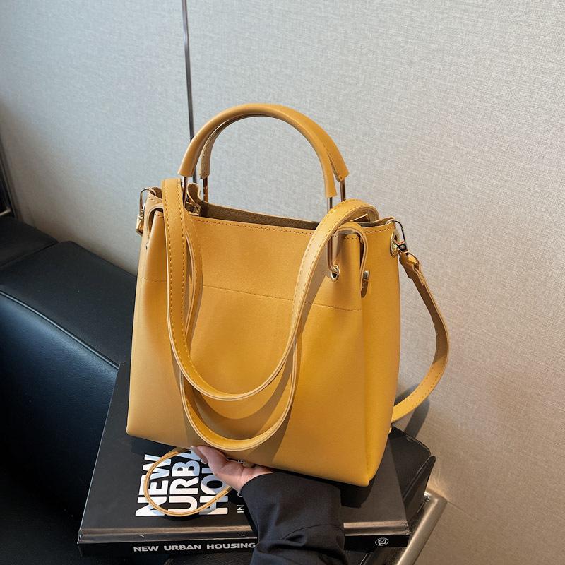 

Премиальная сумка-тоут под мышкой 2025 новая мода повседневная вместительная сумка на плечо для поездок на работу универсальная женская сумка жёлтый