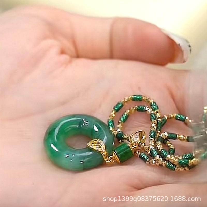 Gradient Green Jade-Inspired Pendant Necklace Women Alloy Floral Design Delicate Locket Chain Elegant Minimalist Jewelry