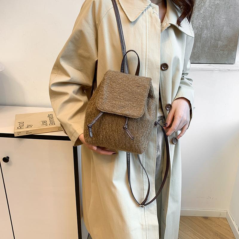 2025 autumn and winter new casual fashion backpack women's small fresh and popular niche retro foreign style women's backpack