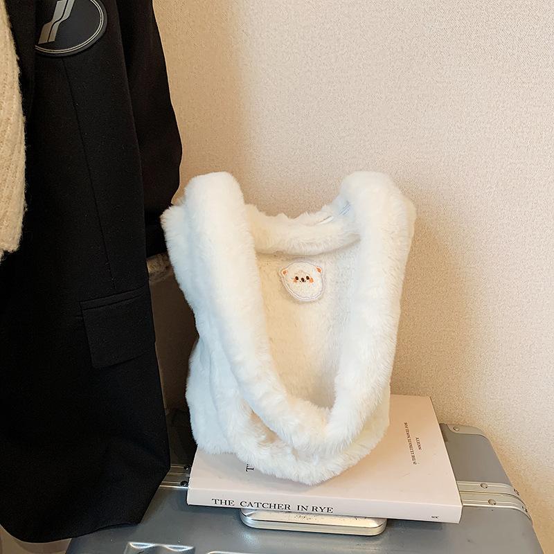 

Осень-зима 2025 новая плюшевая сумка высокой ценности сумка-ведро большая вместимость портативная на плечо сумка-тоут женская мода белый