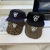 Chapéu xadrez de aba reta com bordado de letra vintage, boné de beisebol casual de rua com estampa de leopardo, bonés versáteis para homens e mulheres