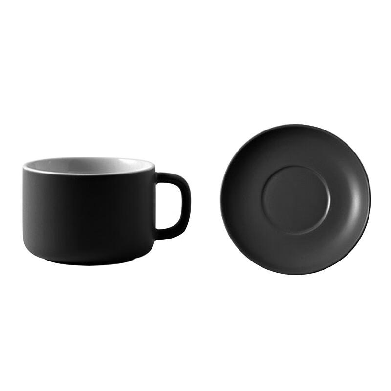 Minimalistisk Kaffekopp och Fat i Keramik