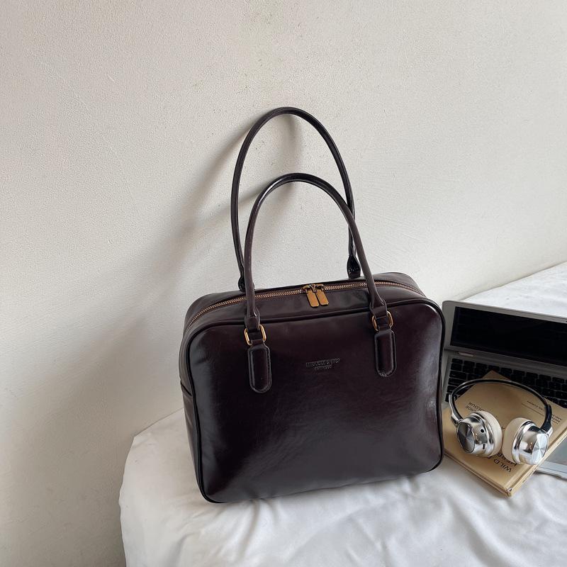 

Сумка большой вместимости женская 2025 осень новая трендовая инс ретро нишевая на плечо подмышку портативная сумка-тоут