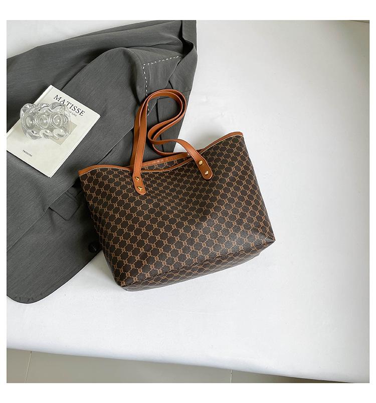 Large Capacity Bag Women's Commuter Personalized Tote Bag 2025 New Retro Printing Trend Shoulder Bag Texture Women's Bag