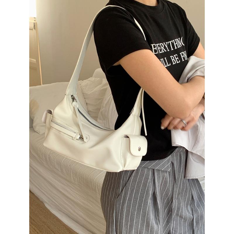 A Cool and Stylish Motorcycle Underarm Bag with A Single Shoulder and A Retro Hand-held Small Bag