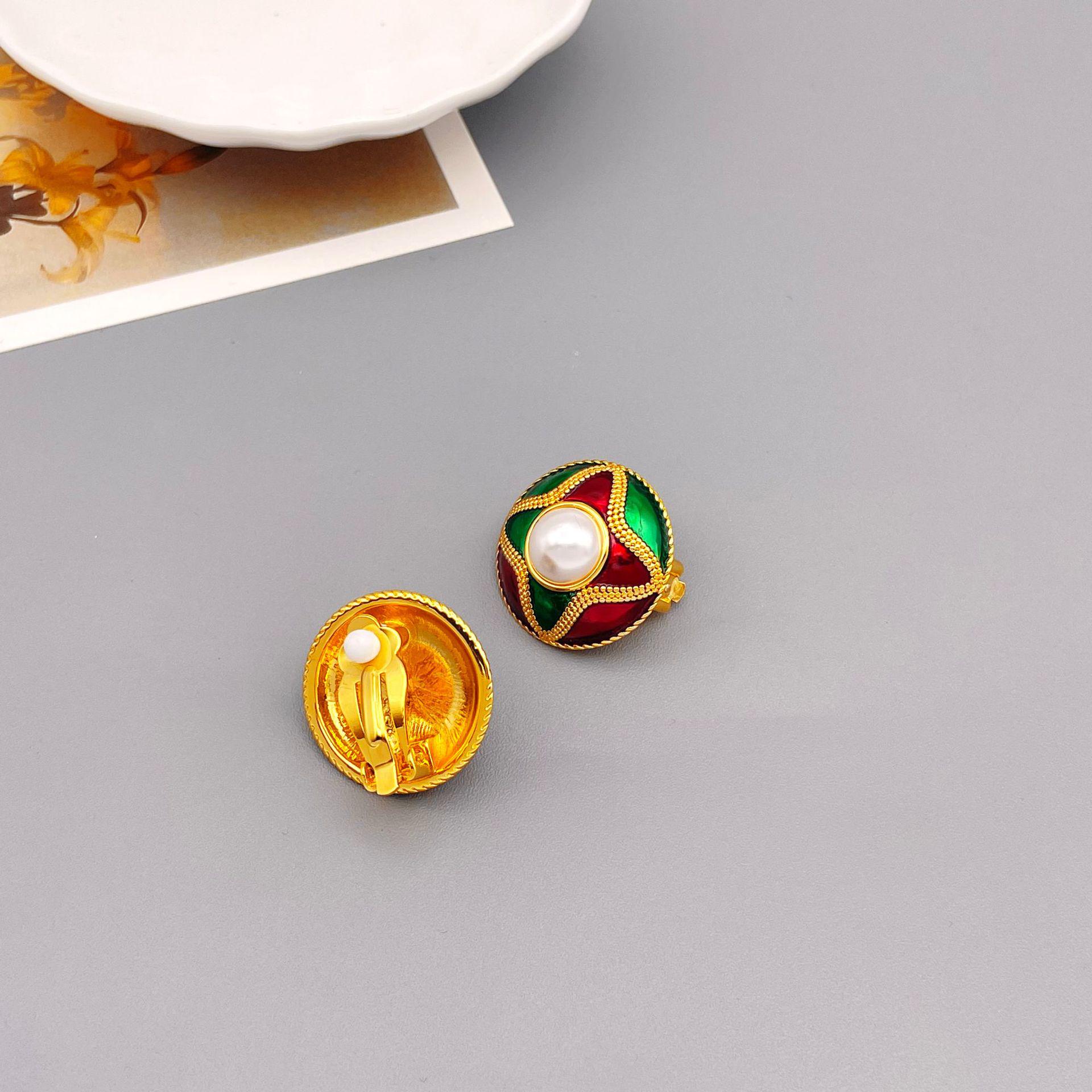 

Ретро Красочные Эмалевые Жемчужные Клипсы: Модные серьги из латуни с покрытием из 18-каратного золота