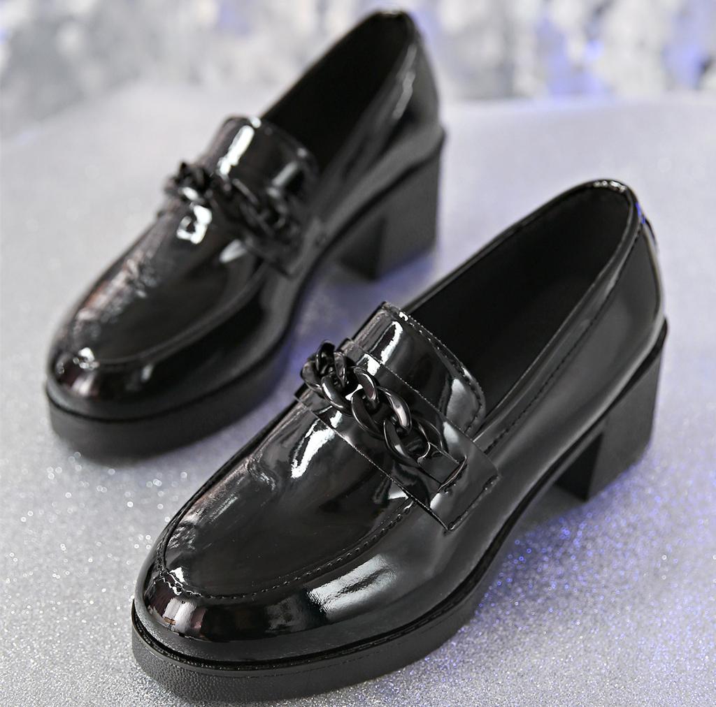 Übergröße 42 Oxford Schuhe Damen Loafer 2026 Leder Flache Schuhe Ketten Sneaker Trend Mädchen Lolita Mittlere Absätze Flache Schuhe Frühling Herbst
