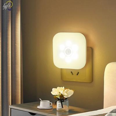 LED Noční světla Zásuvné Bezdrátové Noční světlo se Senzorem Pohybu Malé Noční světlo Lampa do Pokoje Chodby Šatníku Domácí Dekorace