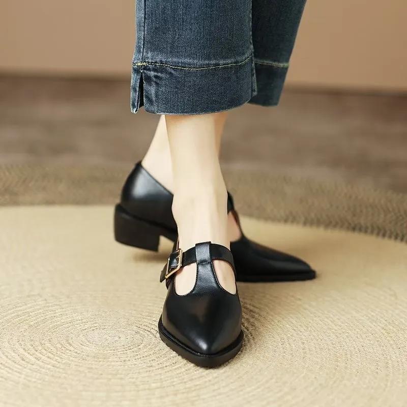 

Fashion Vintage belt buckle pointed head single shoes women 2025 new soft leather small leather shoes thick heel single shoes 35 чорний