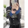 Retro-Zweiteiler-Jeans-Strickjacke: Reverskragen, Patchwork, Gestreifter Strick, Locker geschnitten, Gestrickter Pullover mit besticktem Knopf für Damen.