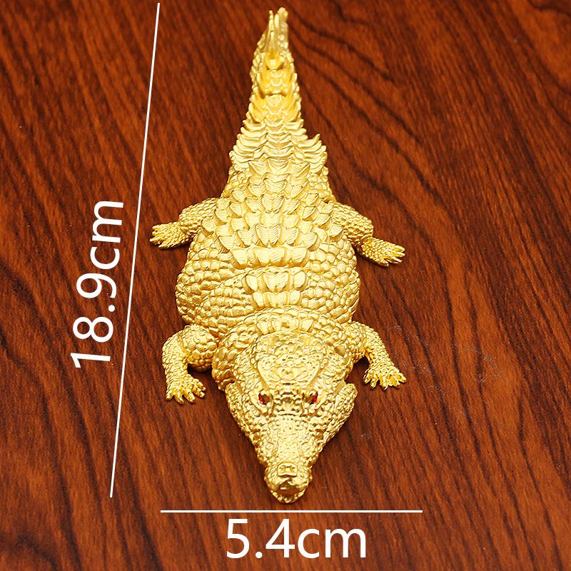 

sand gold hand handle, crocodile movable joint, tea seat decoration, creative crocodile play, handicraft metal ornament