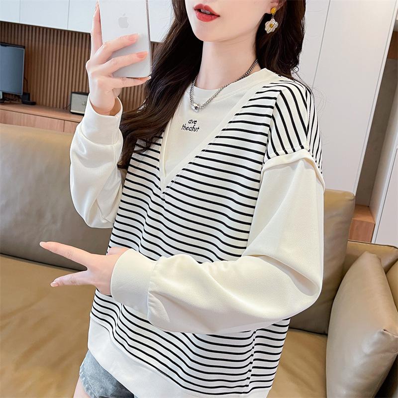 Early autumn small sweater women's spring and autumn 2026 new loose large size fake two-piece striped splicing top jacket