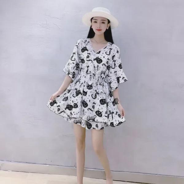 Plus Size Women's Summer Lace Collar Slimming Two-Piece Set: Short Sleeve Top & Printed Shorts