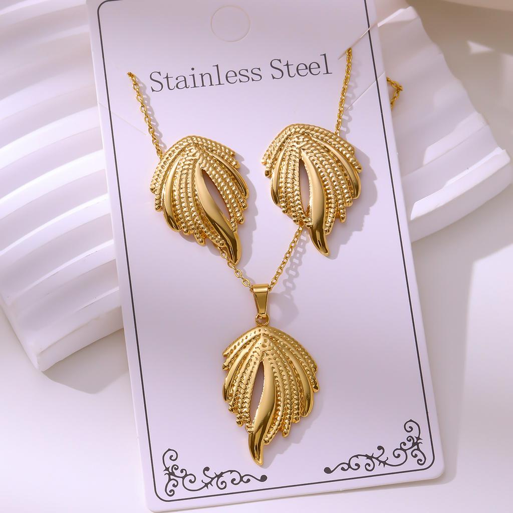 Personalized European and American Fashion Stainless Steel Stud Earrings Necklace Titanium Steel Non-fading Jewelry Set