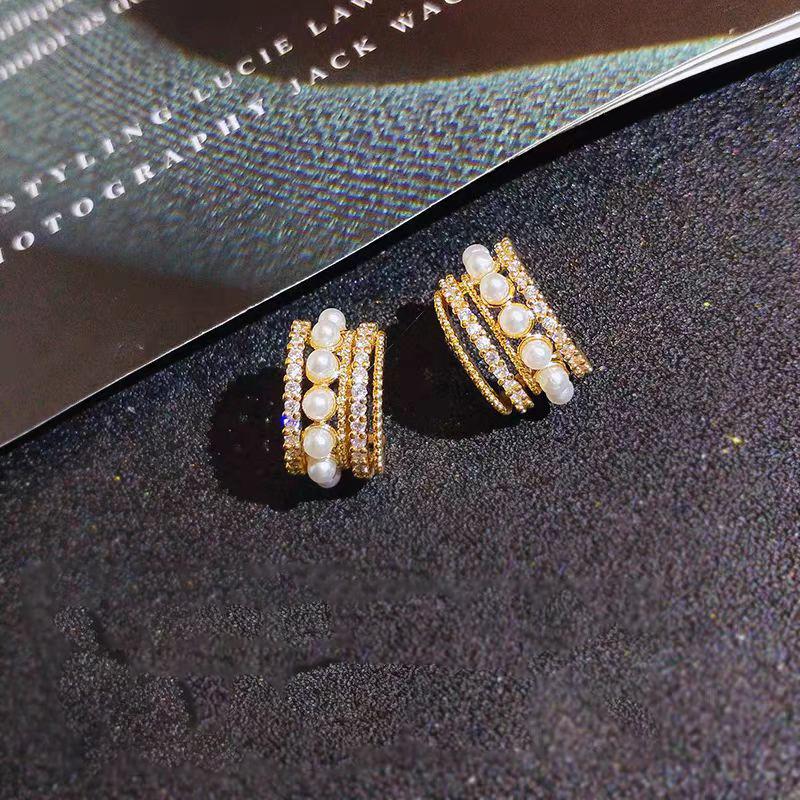 Exquisite French-style Pearl-accented Zircon C-shaped Gold Color Earrings 2026 New Design Jewelry Luxurious Accessory for Women