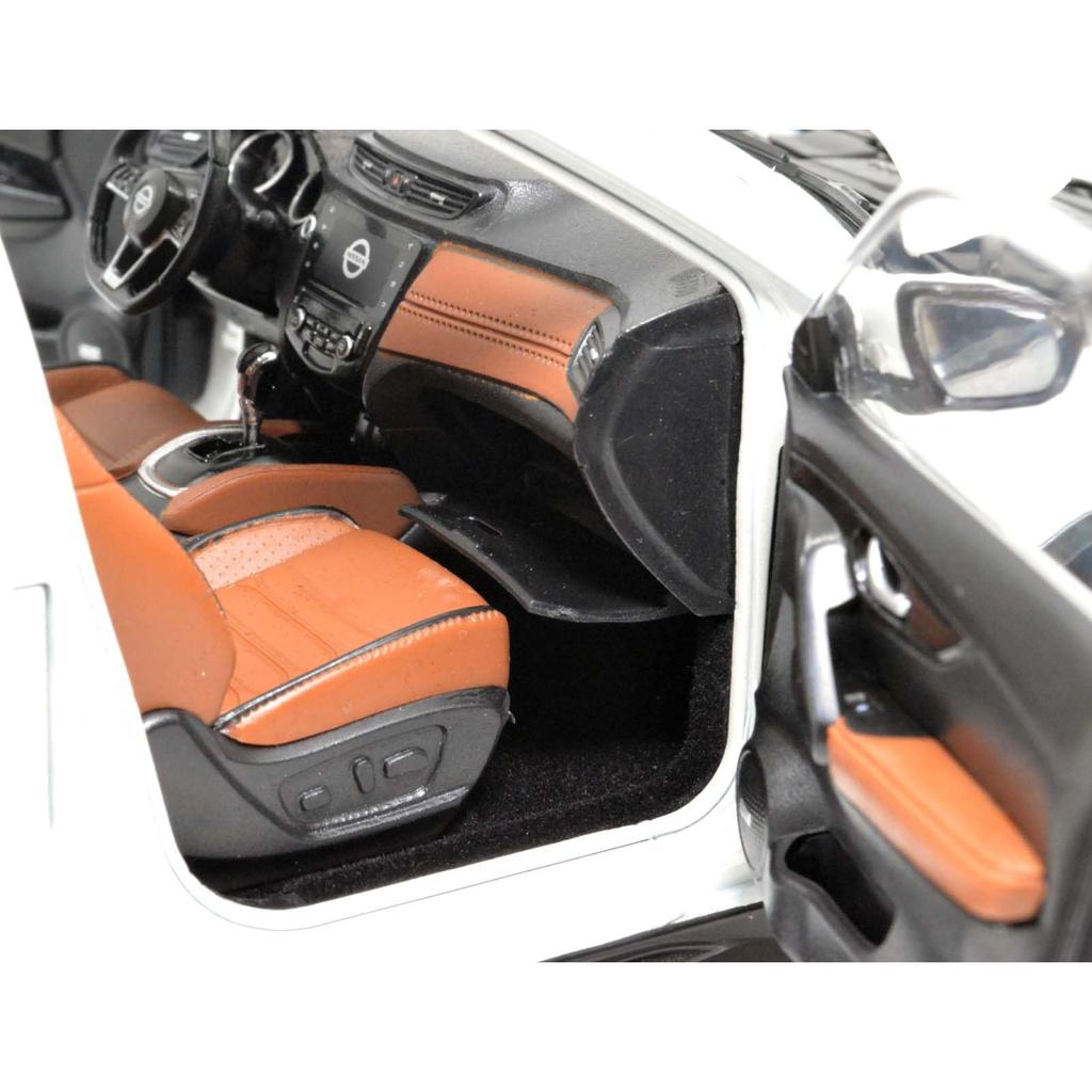 PAUDI MODEL scale diecast model of the Nissan 1/18 X-Trail 2018.