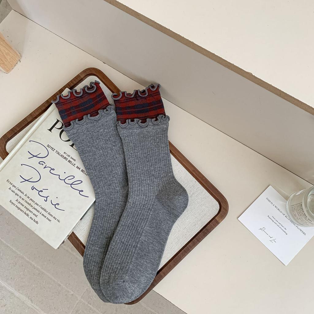 Ladies Autumn and Winter Casual Simple New Stitching Wood Ear Lace In The Tube Pile Pile Cotton Socks