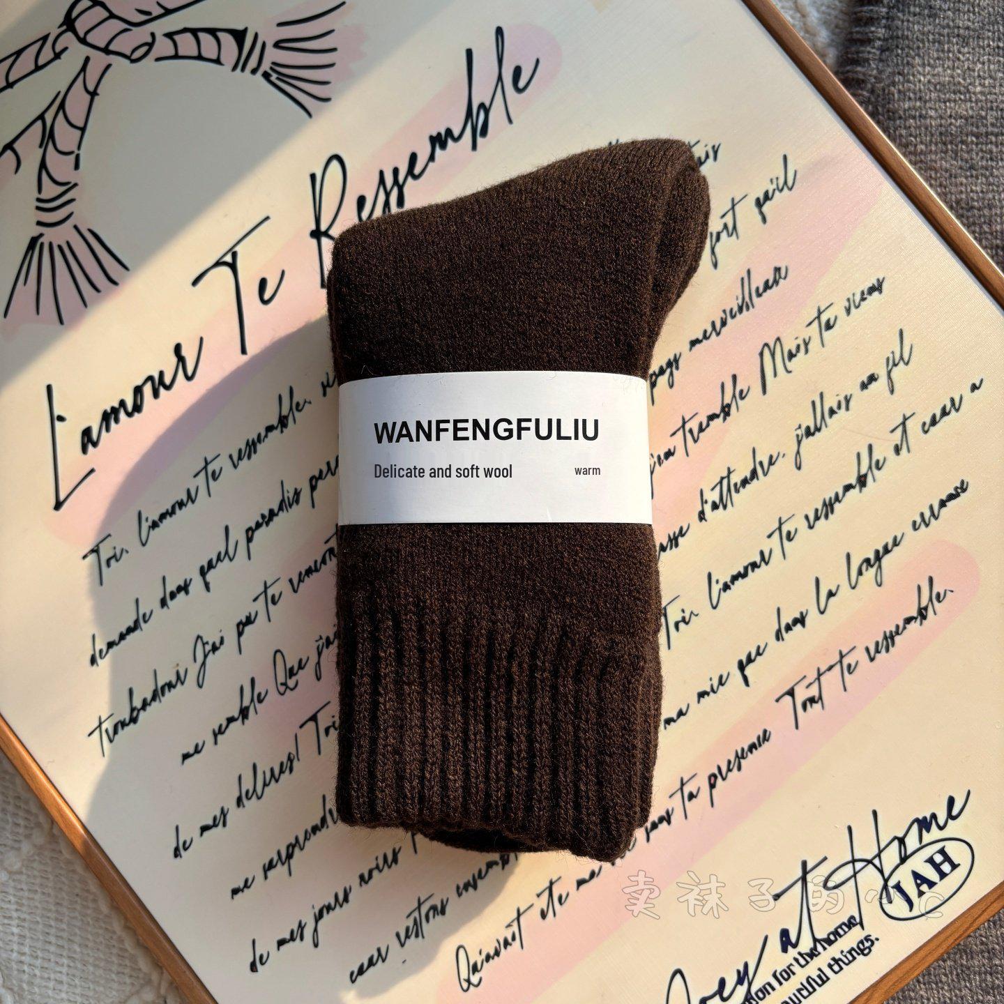 

Winter Wool Plush Socks: Heat-Storing, Thick & Versatile Mid-Calf for Snow One Size