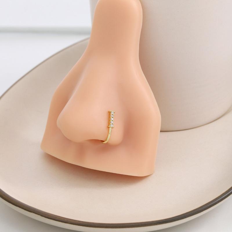 A 26-letter U-shaped Diamond-encruted Nose Stud Without A Pungent Clip