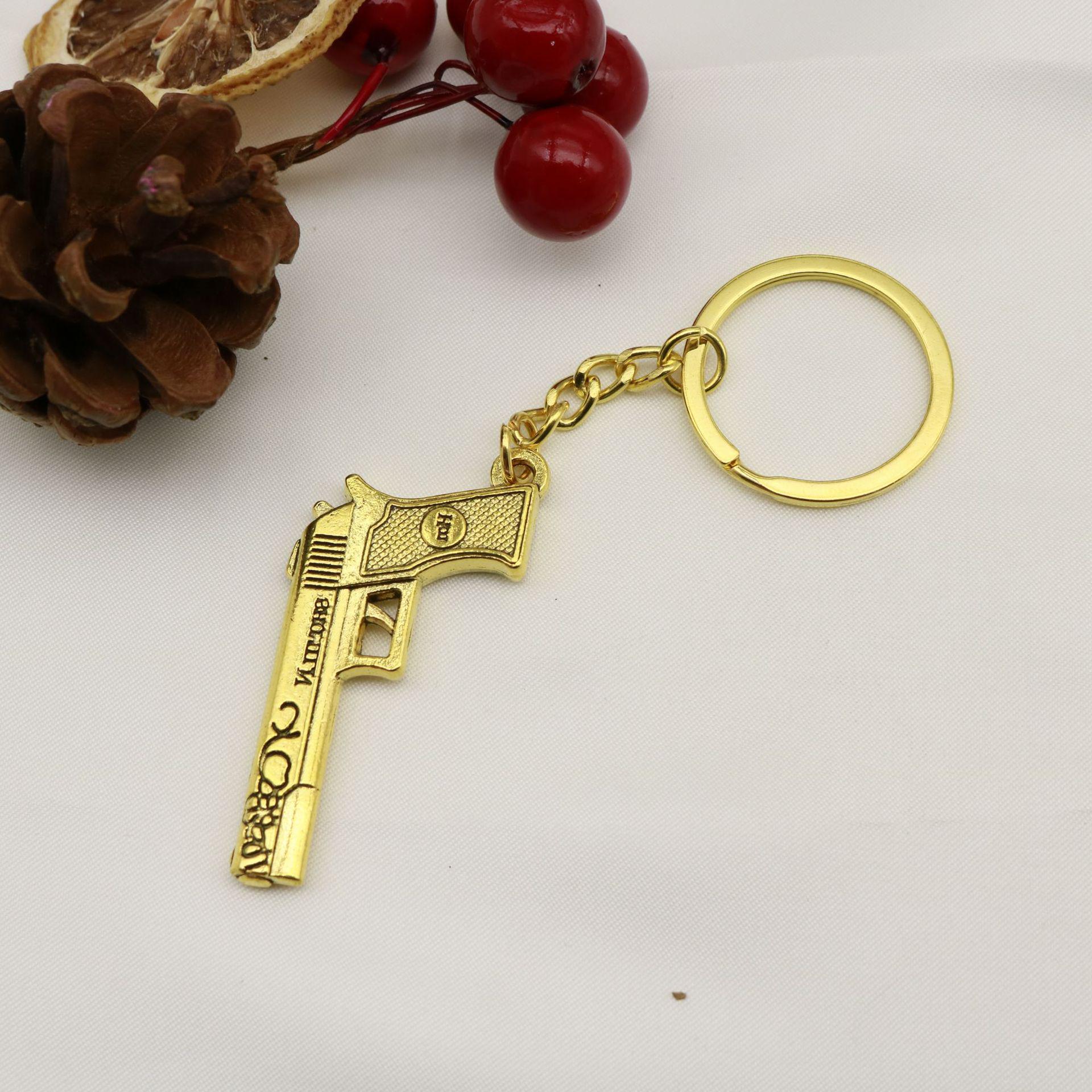 Simple Pistol Keychain Pendant старого золота