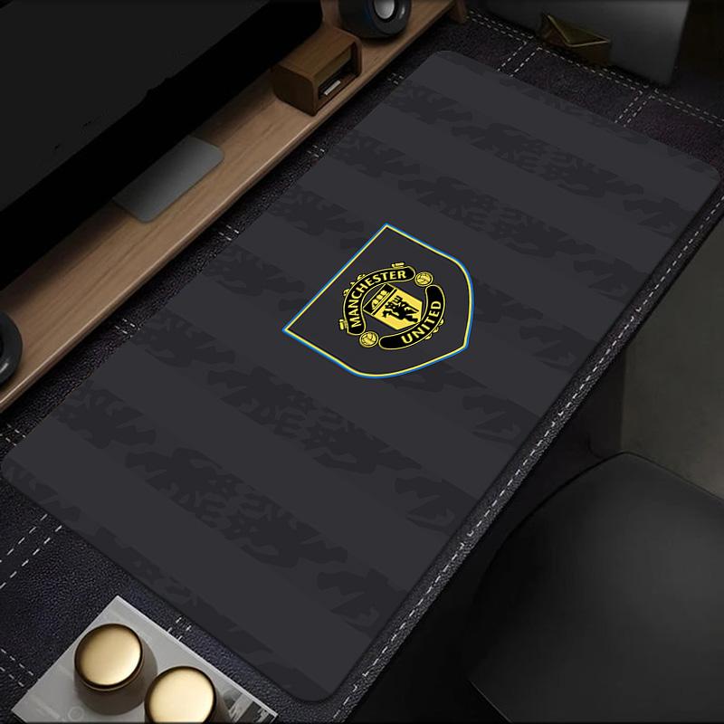 Manchester Crest Mouse Pad, Rubber Base, Mouse Pad for Gamers and Office Use, Gaming Desk , Easy To Clean Mat Christmas Fan Gifts