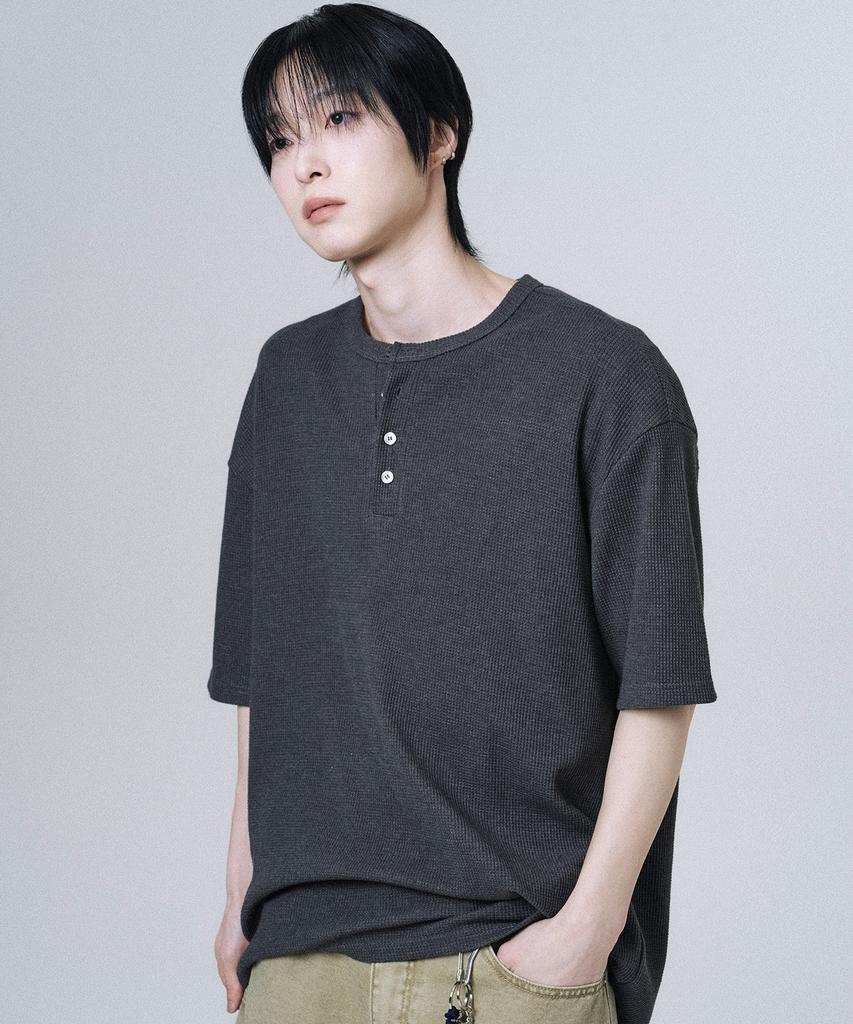 Mubeun Henley Neck Waffle Short Sleeve T-Shirt Charcoal