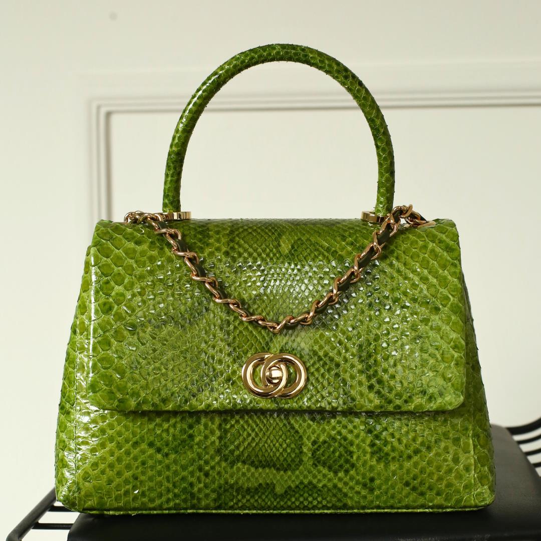 

Модель женской сумки из натуральной кожи ограниченного выпуска