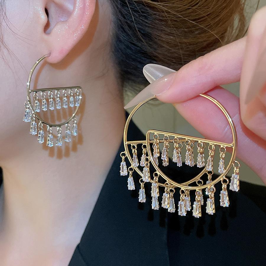Zirconia Tassel Drop Earrings Hollow Out Geometric Inverted E-shaped Pendant Earrings Ladies Fashion Exaggerated Punk Jewelry K