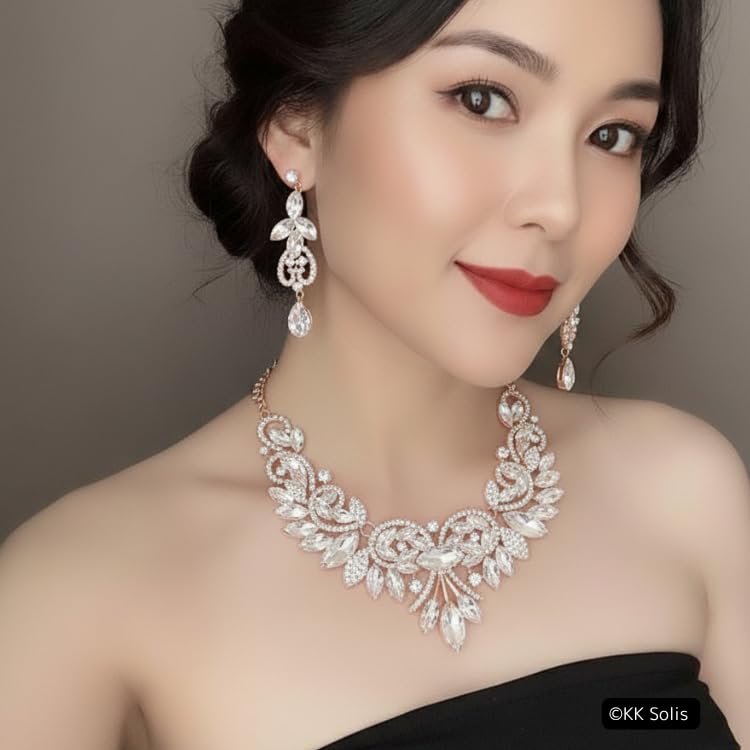 [KK Solis] Eine auffällige Präsenz mit großen, funkelnden Kristallen. Luxuriöse Accessoires, die auf Hochzeiten, Partys, Veranstaltungen und Konzerten Blicke auf sich ziehen. ZU