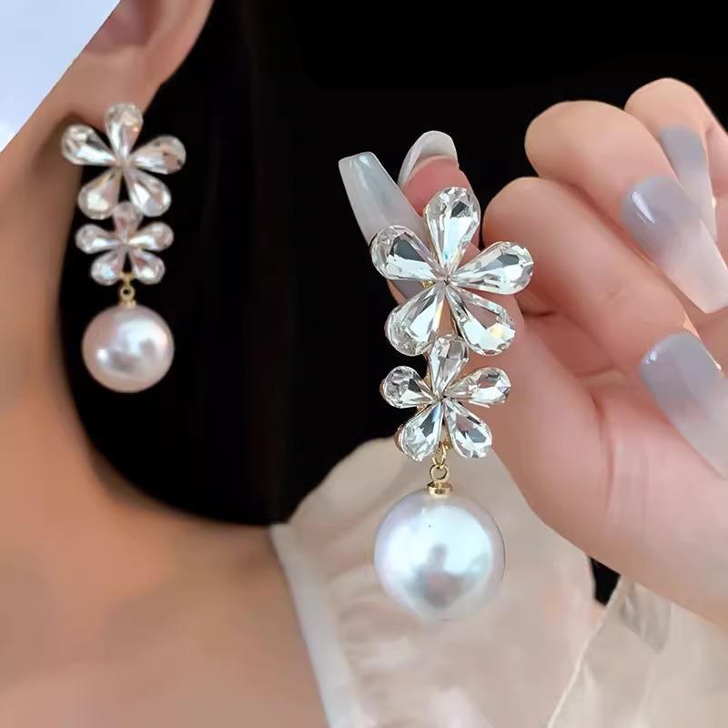 

111 silver needle super flash zircon flower stud earrings femininity pearl earrings retro fashion light luxury high sense earrings