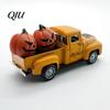 Pickup Truck Decoration Halloween Pick-up Alloy Figurine, Holding Pumpkin Vintage Car Statue, Table Centerpiece Miniature Vehicle Ornament for Holiday