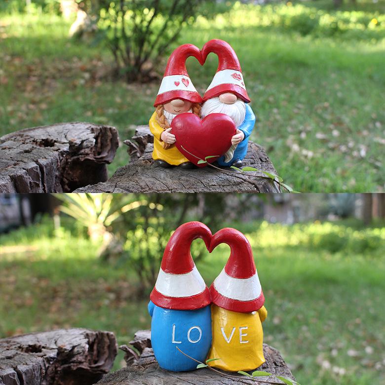Мультяшная фигурка пары из смолы для декора дома и сада 10x6.5x12.2 CM