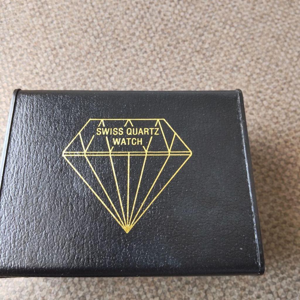 Used burberry watches unisex