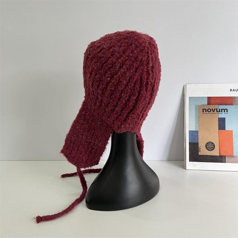 Girls are sweet and cute flying hats, autumn and winter cold-proof ear protectors, wool hats, retro solid color Lei Feng hats show small face
