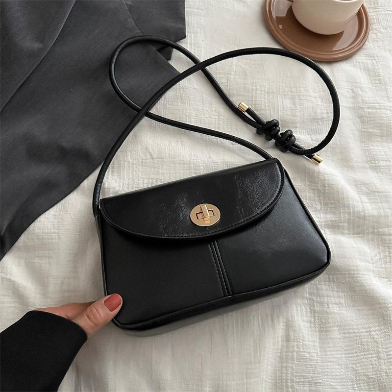 

Простая и модная ретро-ручная маленькая квадратная сумка, зимняя новая нишевая сумка, женская модная сумка на одно плечо подмышкой