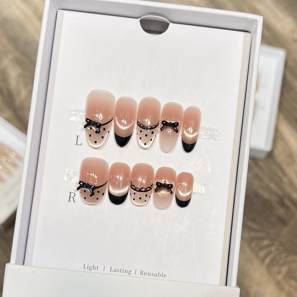 Fustă Scurtă Stil Armură Țesută Manual Ochi de Pisică Zâmbitor Arc Negru Franțuzesc Love Art de Unghii