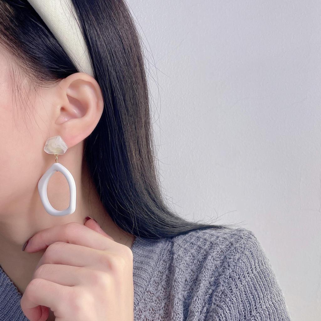 Silver Needle Irregular Resin Face-Slimming Earrings - Trendy Women's Dangle Ear Clips