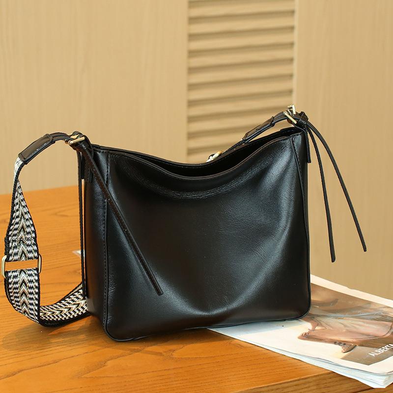 Casual Bag Women's Genuine Leather Handbag 2026 New Style Bucket Bag High-capacity Commuting Crossbody Shoulder Bag Versatile
