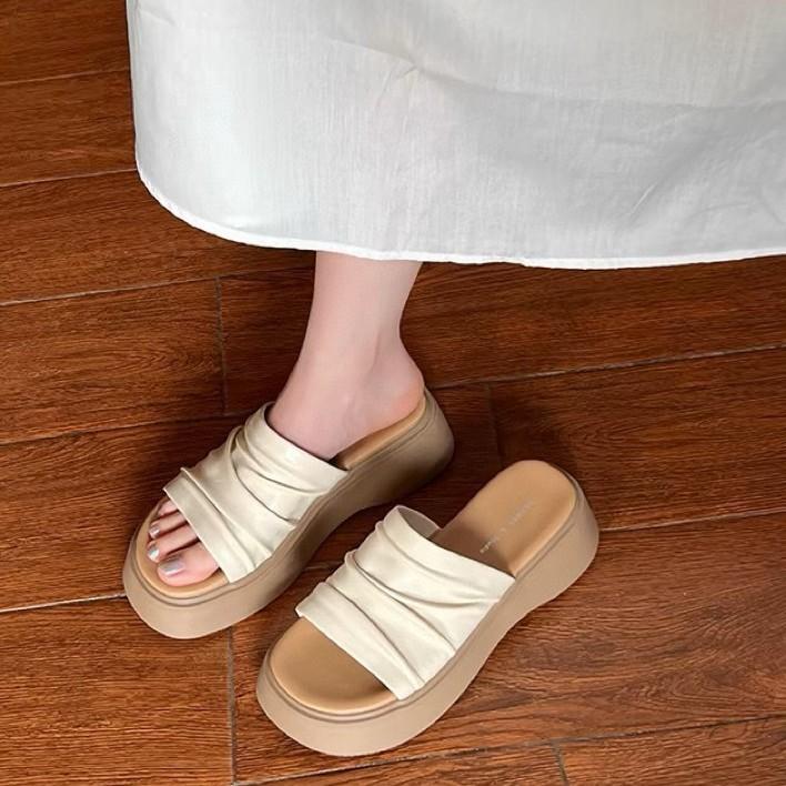 May Day Tehui~ Sheepskin Thick-soled One-word Drag 2025 Summer New Product Light and Comfortable Height-increasing Sandals Women