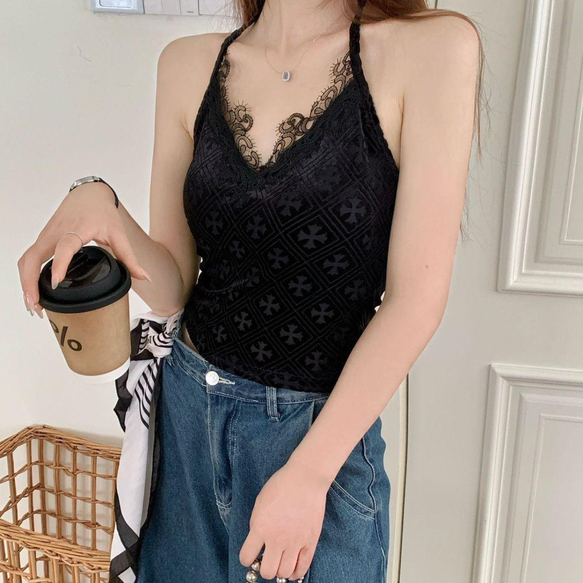 

Элегантная бархатная кружевная майка с встроенными нагрудными подушечками и завязками халтер для женщин One Size (for 80-110 jin) чёрный