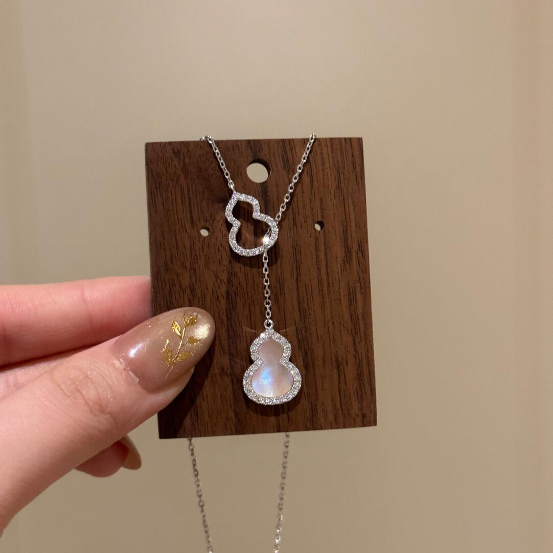 

S925 Sterling Silver Pink Shell Gourd Earrings: Exquisite Chinese-Style Mother-of-Pearl for Women S925 Silver