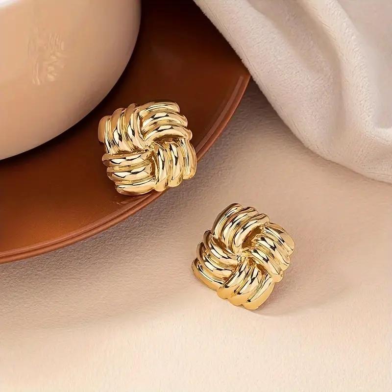Vintage Elegant Square Design Stud Earrings Classic Unique Textured Metal Jewelry Perfect for Women's Party Wedding Daily Wear