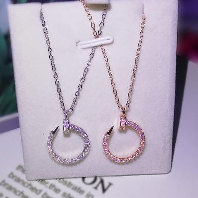 Schlichte Mode Roségold Eingelegt Voll Diamant Nagel Halskette Luxus Gebogener Nagel Runder Anhänger Schlüsselbeinkette Für Damen
